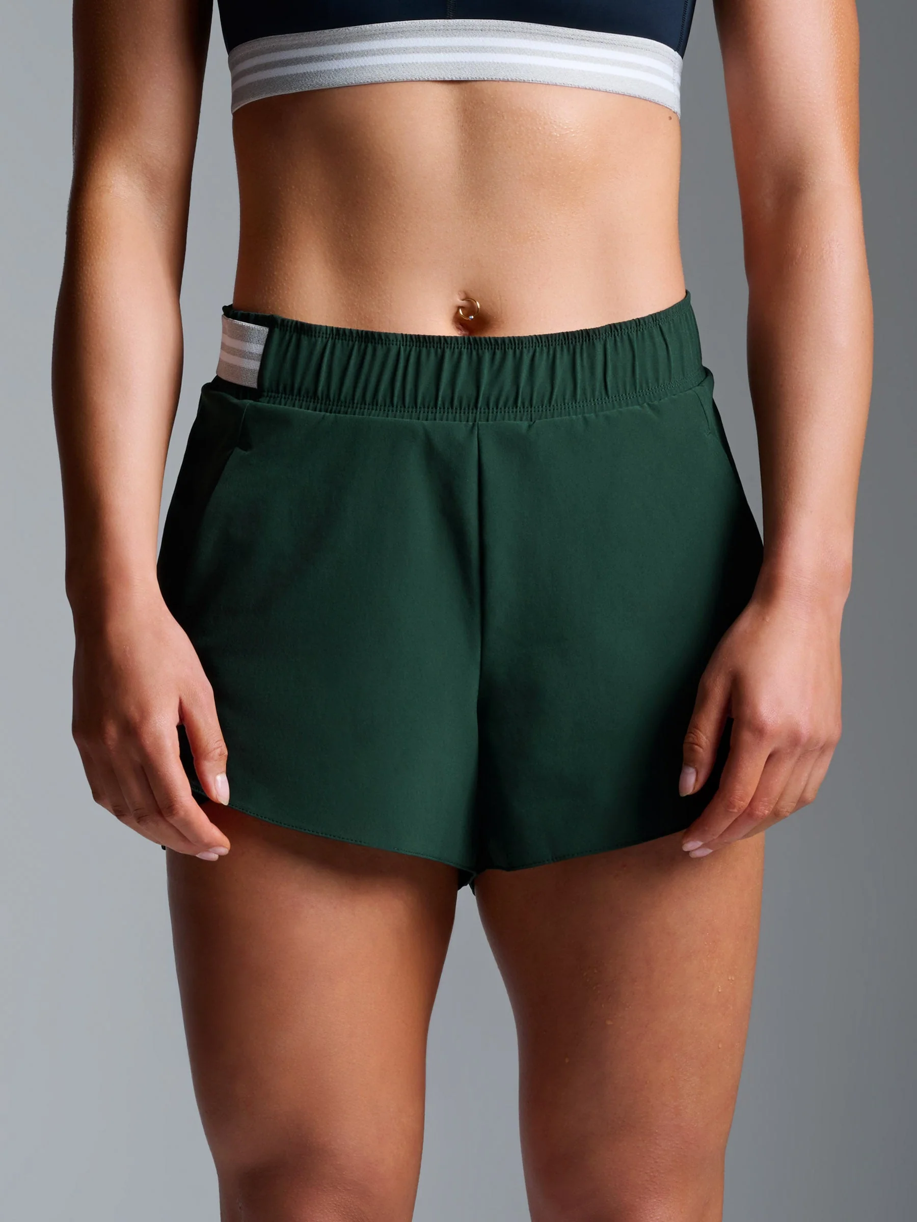 FLY RUN Recycled Short Dark Green - Image 4